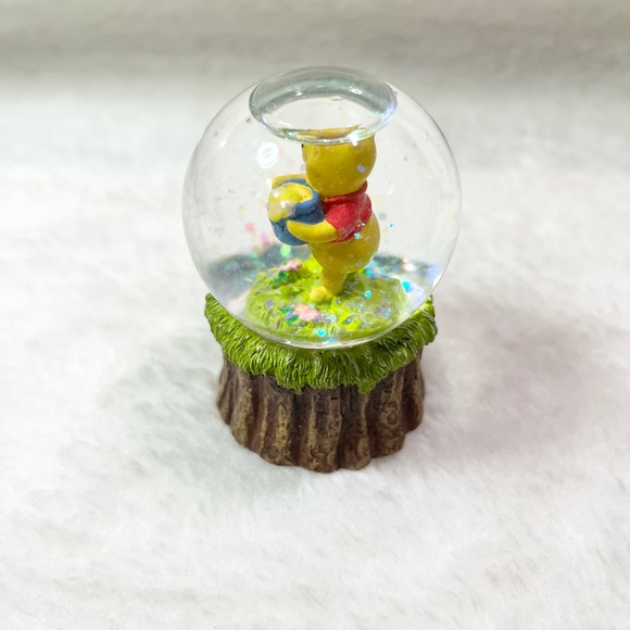 Disney Winnie The Pooh Mini Snow Globe Honey Pot. Great Condition! - Picture 3 of 9